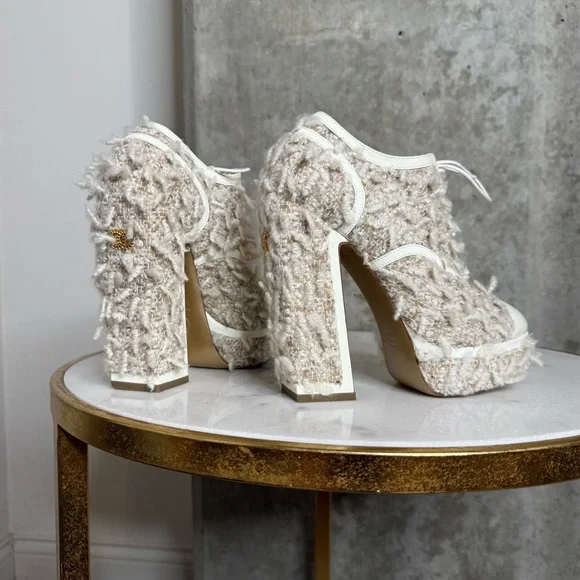 Chanel CC Cream Furry Patent Lace Up Cap Toe Block Heel Oxford - Picture 4 of 14